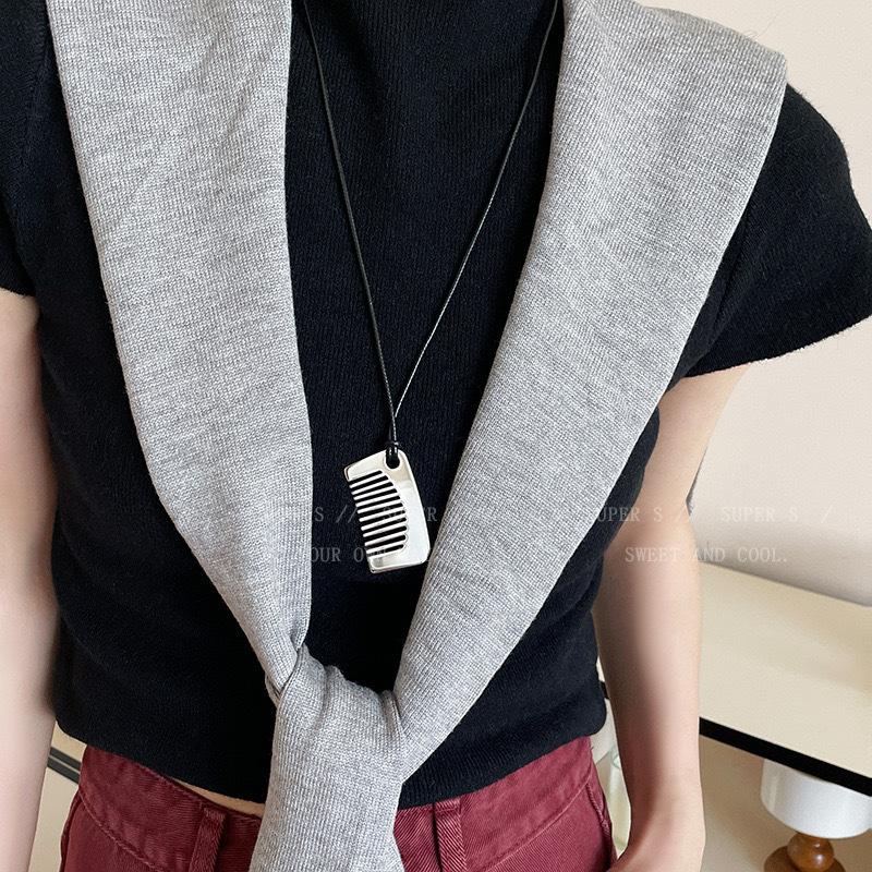 

2026 New Blogger Sunflower Oni Silver Comb Niche Design Long Sweater Chain