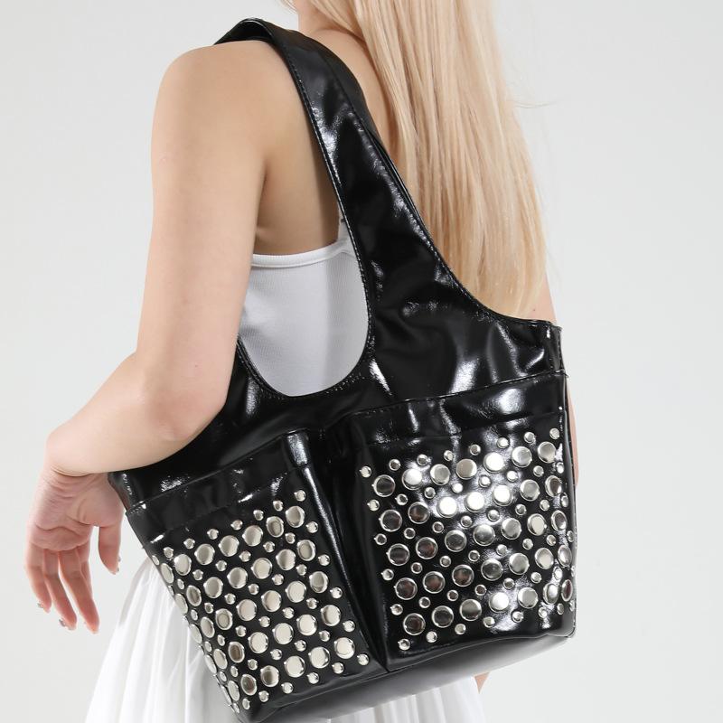 Women bags women's bags 2025 new European and American fashion rivet shoulder bag large capacity hand bucket bag