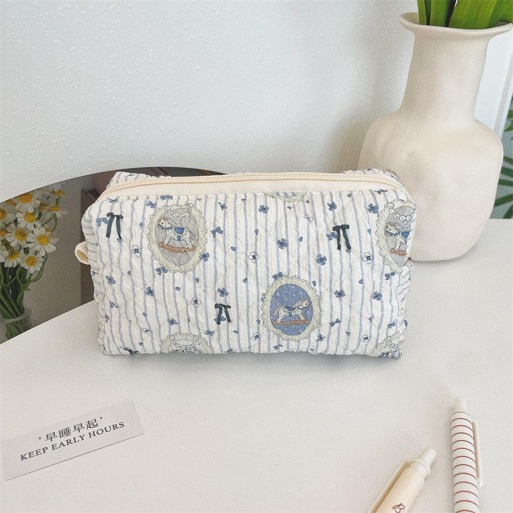 Fresh Quilted Hand-Held Cosmetic Bag for Girls - Large Capacity Cute Storage for Stationery and More