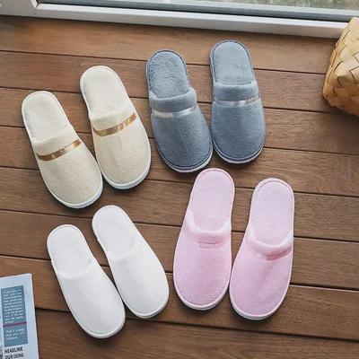 Pantofole Monouso di Lusso: Morbido Pile di Corallo, Antiscivolo, Ideale per Casa, Alloggi in Famiglia e Comfort degli Ospiti
