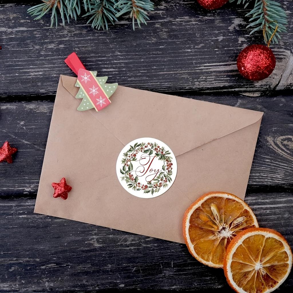 500 ks Různé vánoční samolepky v roli, Papírové samolepicí štítky smíšených barev s nápisy 'Merry Christmas' & 'Happy Holidays' pro balení a pečetění dárků
