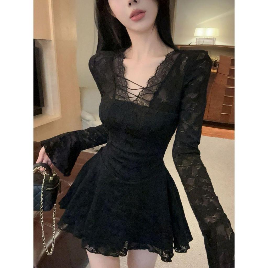 2025 Yujie Schwarzes Spitzen-Schlankheits-Hüftbetonendes Kurzes Kleid für Damen - Frühherbstkollektion