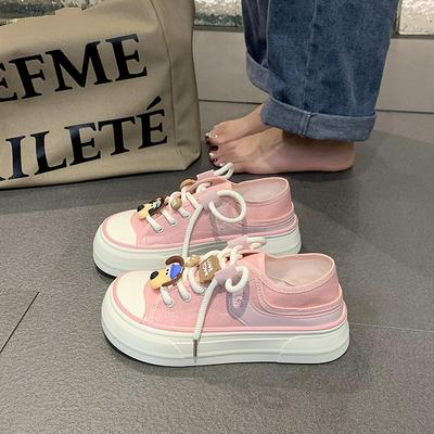 Plateau-Canvas-Schuhe Damen 2025 neu Frühling und Sommer Internet-Berühmtheiten mit Röcken kleine weiße Schuhe Board-Schuhe Designgefühl Nische Board-Schu