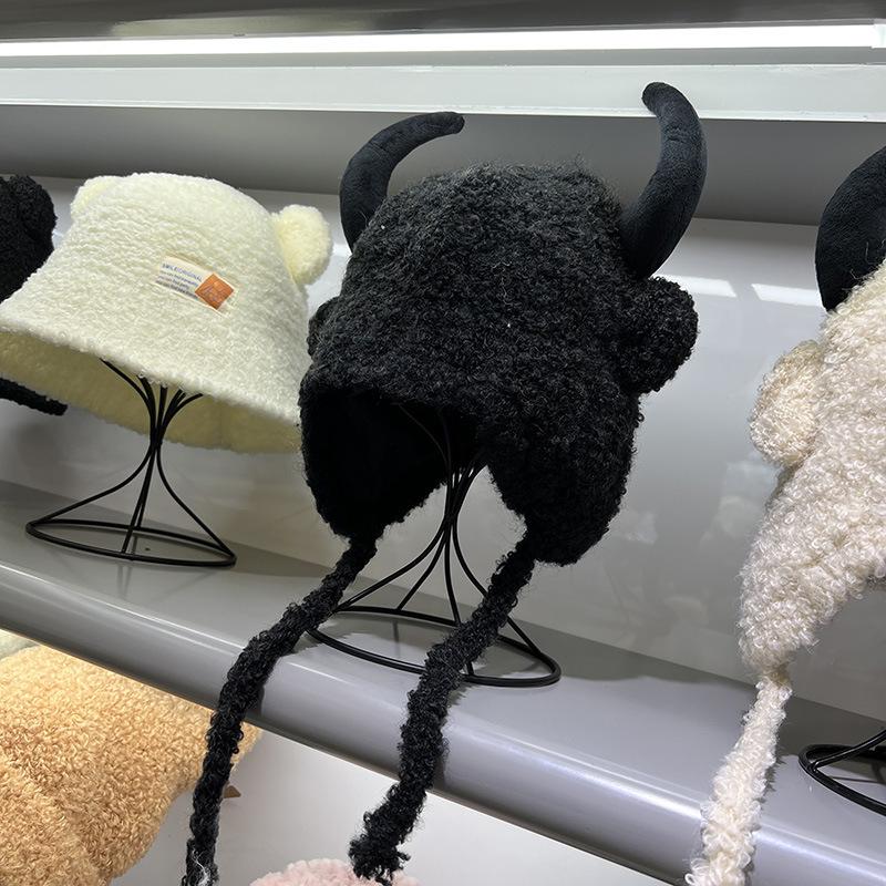 

Милая личность длинный рог имитация овечьей шерсти защита ушей пуловер шляпа зимняя мужская и женская бархатная теплая новая модель M（56-58cm） чёрный