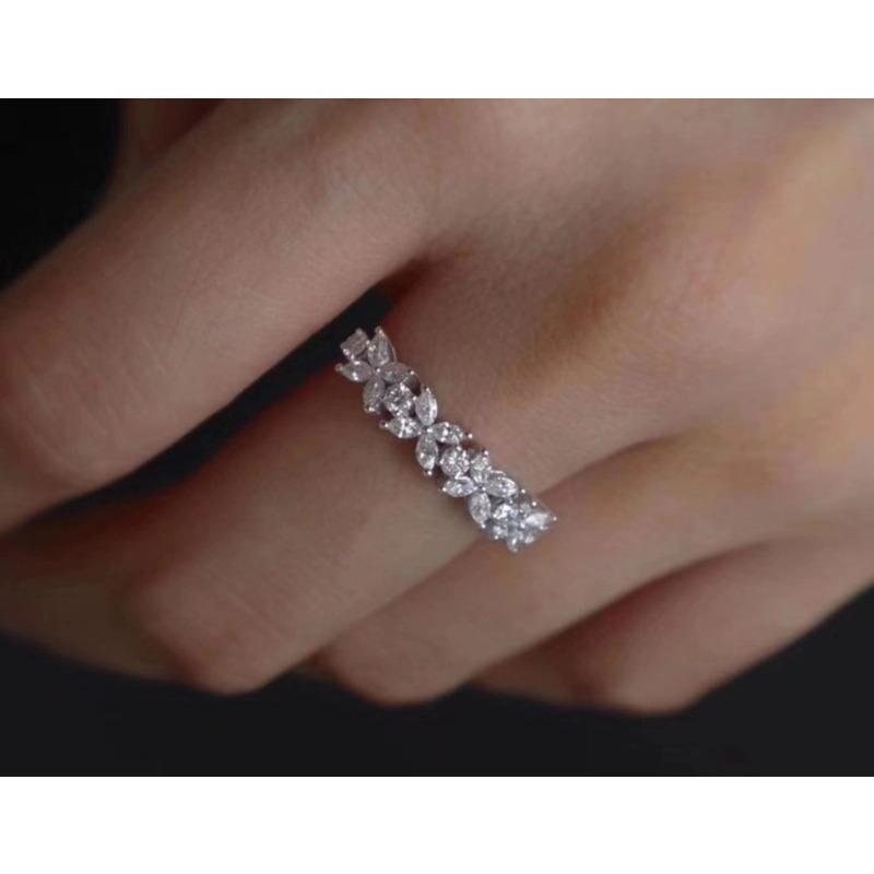 

Кольцо с одним рядом бриллиантов с милой и универсальной ручной отделкой No. 10