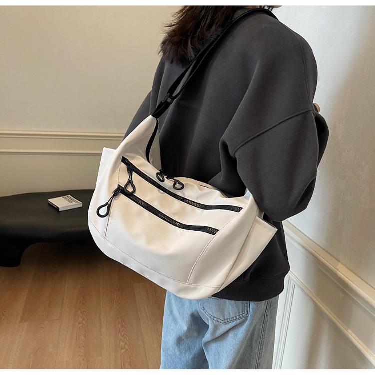 2025 Autumn/Winter Women's Waterproof Nylon Large Capacity Messenger Bag