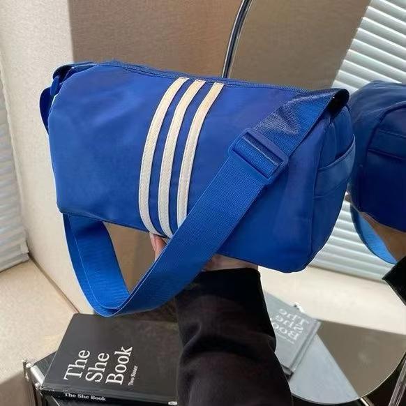 Trendy Fashionable Women's Canvas Cross-Body Bag, Versatile and Elegant Women's Shoulder Bag, Large Capacity for Daily Women's Cross-Body Bag