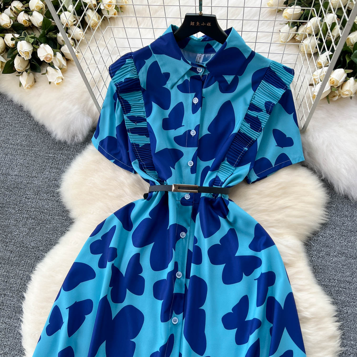 Шикарное элегантное облегающее платье с отложным воротником и принтом съедобных древесных — фото 15