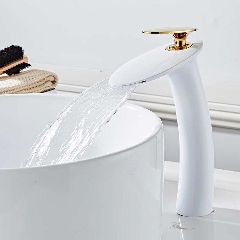 Bateria Łazienkowa Różowe Złoto Mosiężna Bateria Umywalkowa Bateria do Zlewu Kran Wodospad Zimna i Ciepła Woda Kran do Umywalki Montowany na Blacie Kran do Umywalki