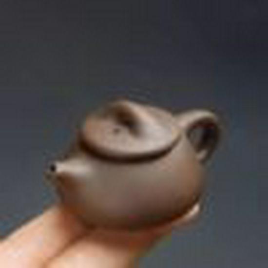 Mini Yixing Zisha Teapot Set with Tea Pet Ornament - Small Ceramic Chinese-Style for Wealth Attraction