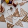 Einfache Holzflagge Ziehen Flagge Wald Geburtstagskleid Auflistung Wand Haarkugel Foto-Requisiten Holzprodukte