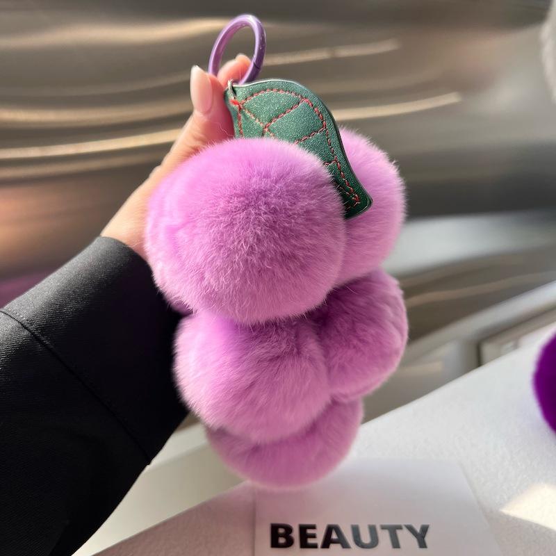 Cute Furry Grape Keychain High Quality Fluffty Fruit Keychain Kawaii Soft Fur Plush Peach Keyring Bag Pendant Custom Accessories