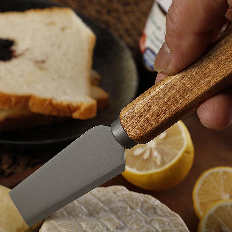 Käsemesser-Set aus Edelstahl mit Titanbeschichtung und Griffen aus Akazienholz (Enthält Butterspachtel, Steakmesser und Gabeln)