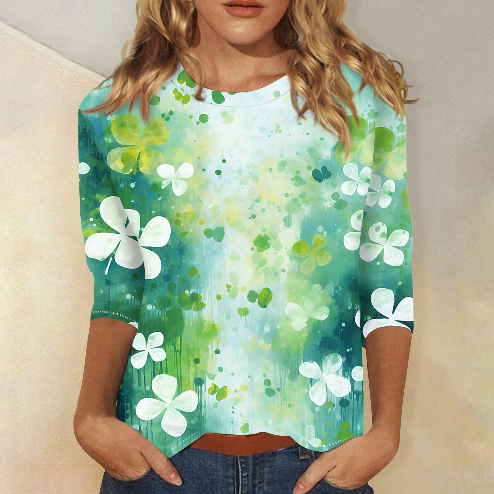 

Женский круглый вырез, рукав 3/4. Топ с принтом ко Дню Святого Патрика L