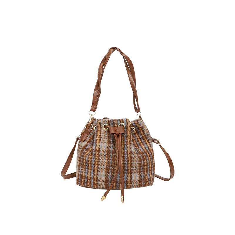Fashion autumn and winter new popular high-end single shoulder crossbody large capacity portable drawstring bucket bag women
