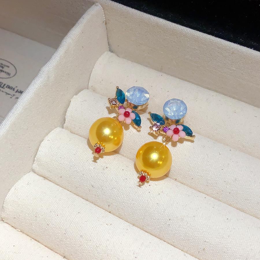 Real gold electroplated silver needle diamond set pearl earrings French retro light luxury stud earrings fashion temperament simple earrings