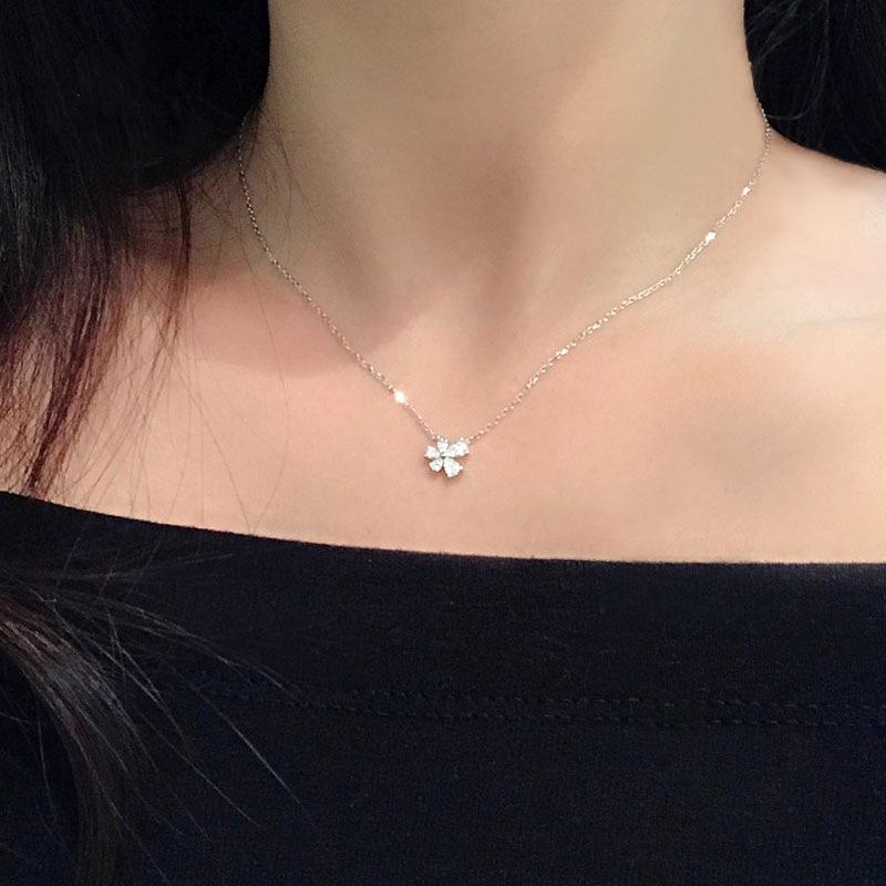 Korean Version of Summer Ins Style Simple Niche White Diamond Flower Zircon Lock Five Flower Personality Clavicle Chain Necklace Women