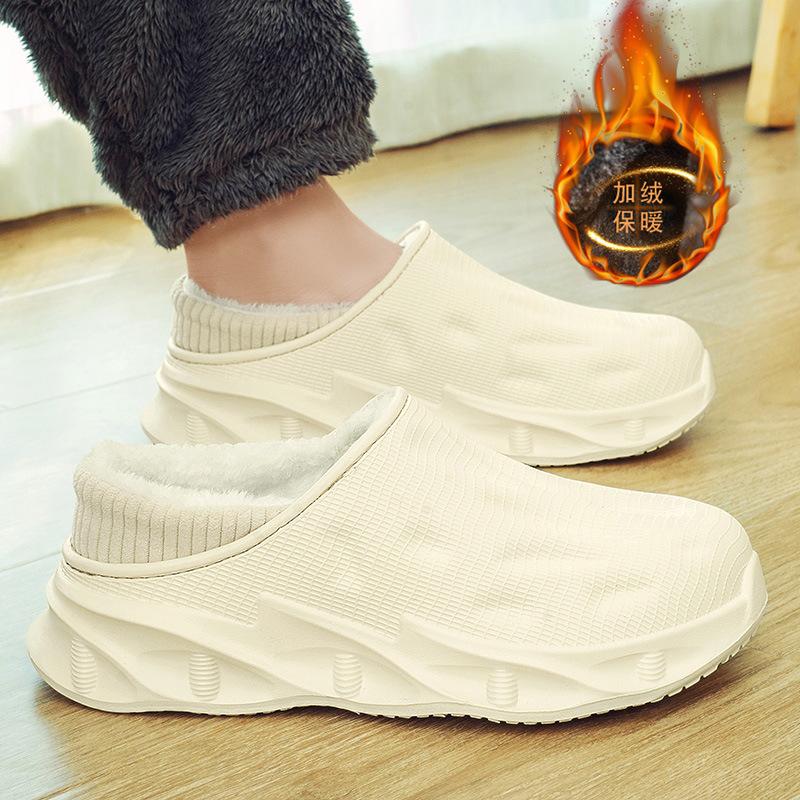 Cotton slippers men wear large size outside in winter, waterproof and piled indoors, thickened to keep warm, and a pedal bag and slippers.