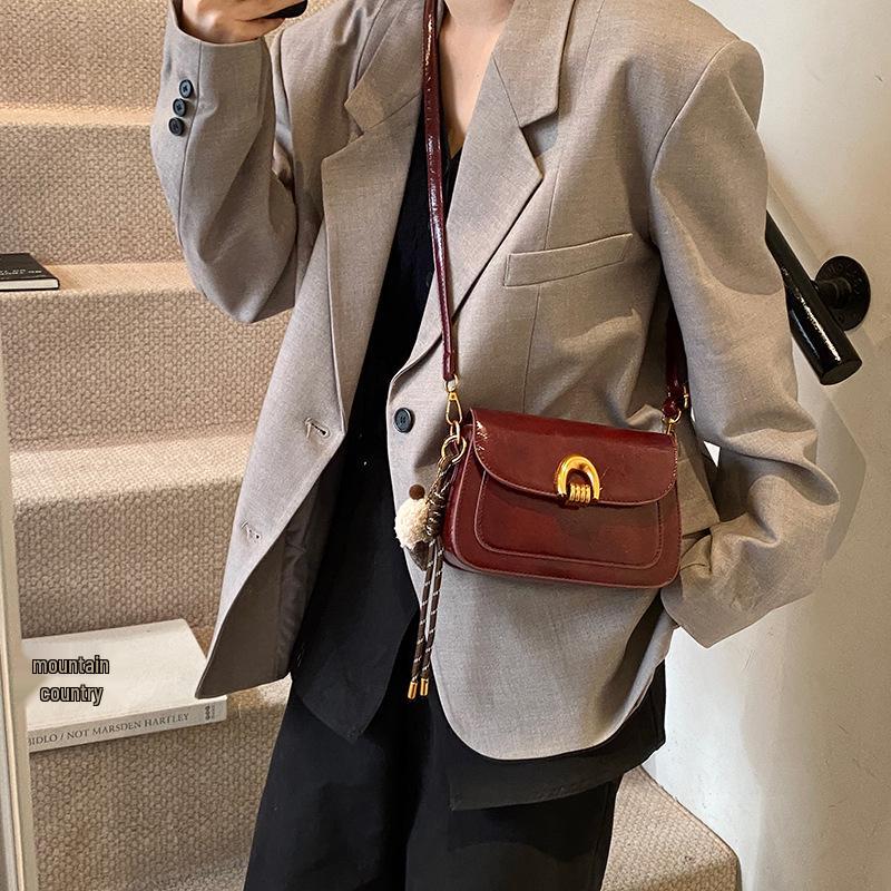 Oil Wax Leather Retro Shoulder Bag - Women's Small Square Bag for Spring 2025 Festival Fashion.