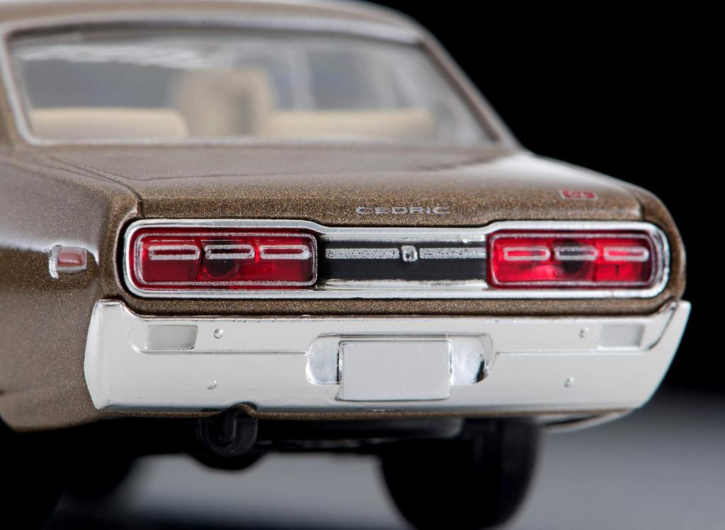 Tomica Limited Vintage Neo Scale Nissan Cedric 2000GL Finished Product 1/64 LV-N205a (1971 Model, Brown) -