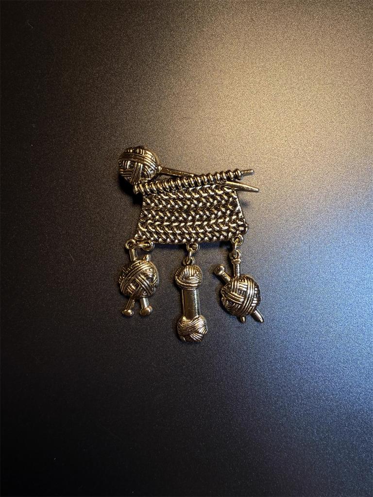 SKEDS Vintage Animal Brooch Exquisite High-end Design Rabbit Cat Dog Pin Elegant Corsage Accessory Coat Sweater Badge Gift