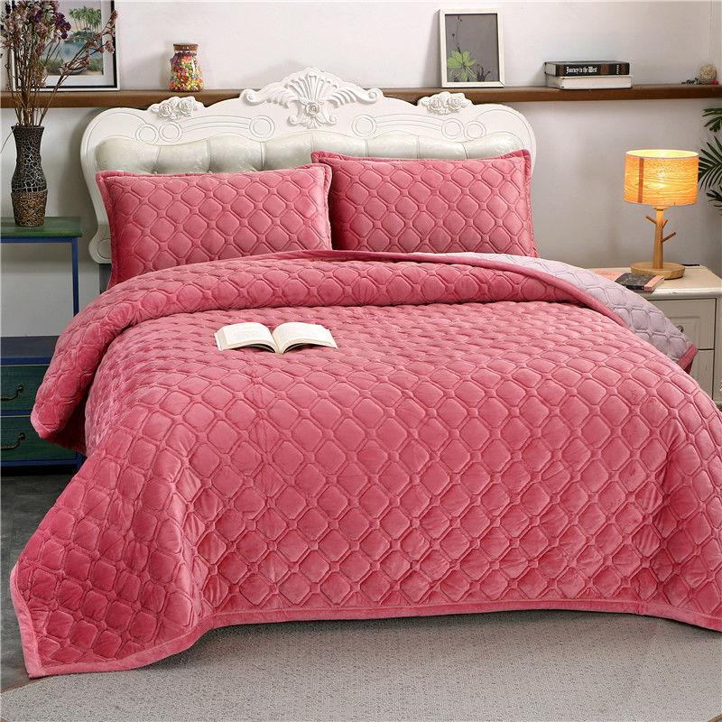 Soft Velvet Quilted Bed Cover Blanket Short Plush Sofa Towel Anti-slip Bed Sheet 270x230cm Bedspread Bottom Solid Color or Printing Random