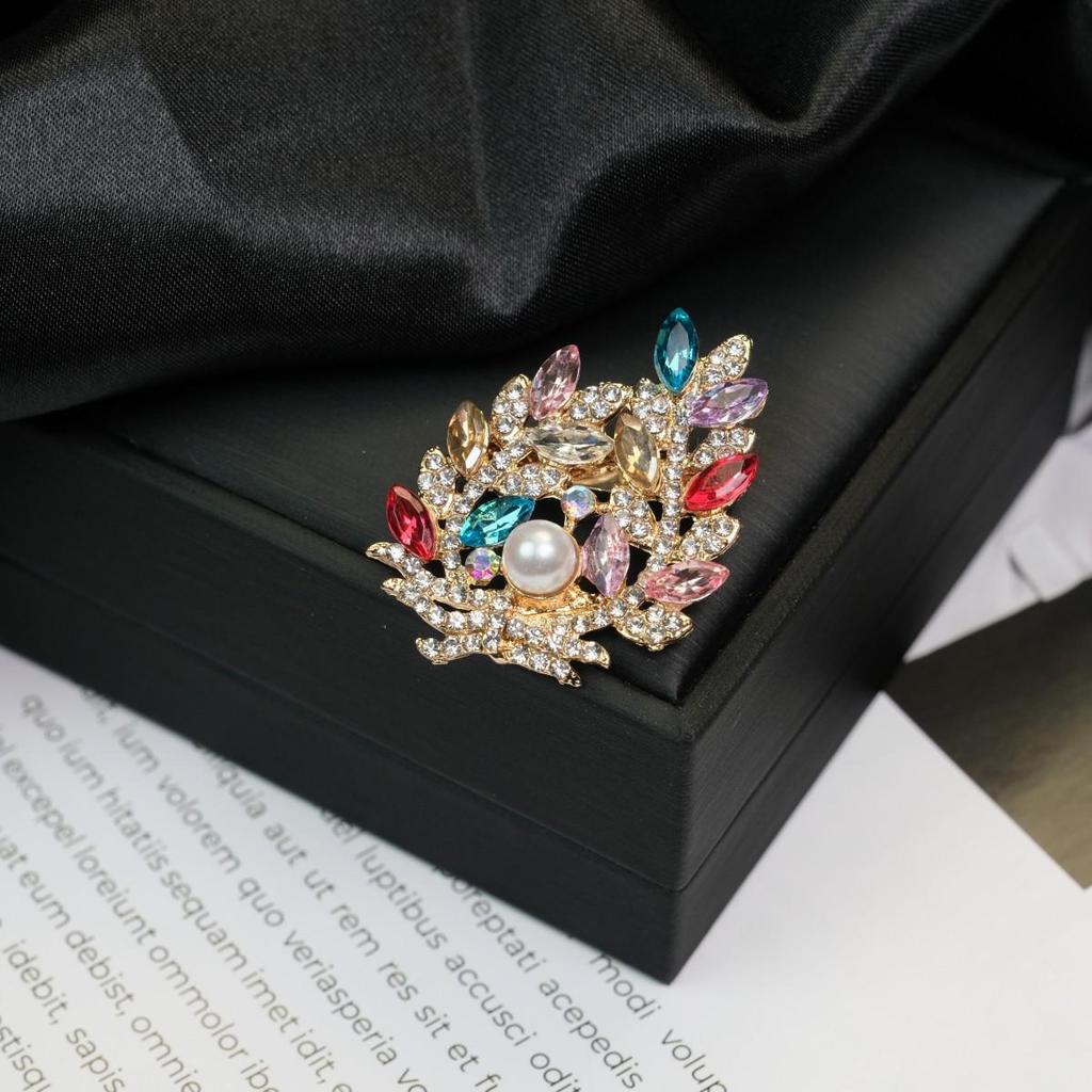 Europäische & Amerikanische Retro Luxus Farbiger Diamant Brosche - Vielseitiger Legierungsanstecker & Korsagen-Accessoire