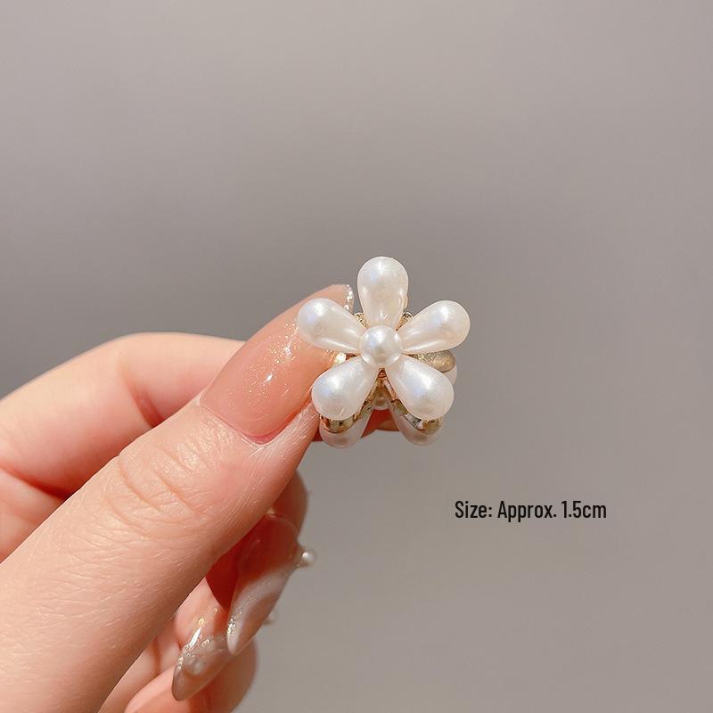 

Заколка-акула со стразами и жемчугом 2024 года для элегантных полузавязанных волос