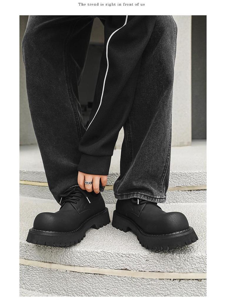 Pánské trendy boty na jaro 2024 v britském stylu, matné boty s nízkým svrškem zvyšující výšku