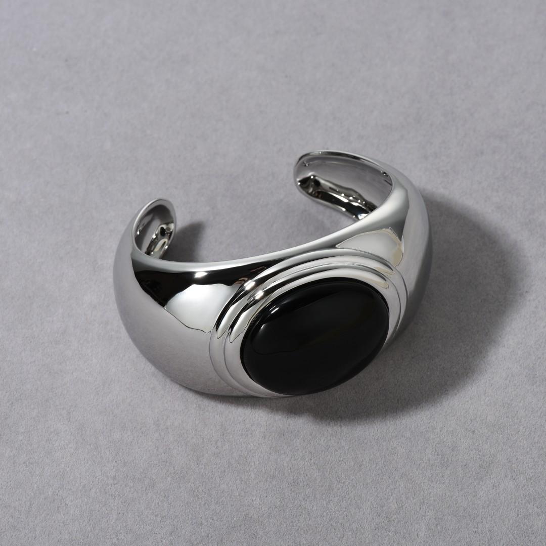 

Premium Niche Light Luxury Retro Copper Plated Platinum Inlaid Black Agate Fashion Commuter Must Enter Open Bracelet Women