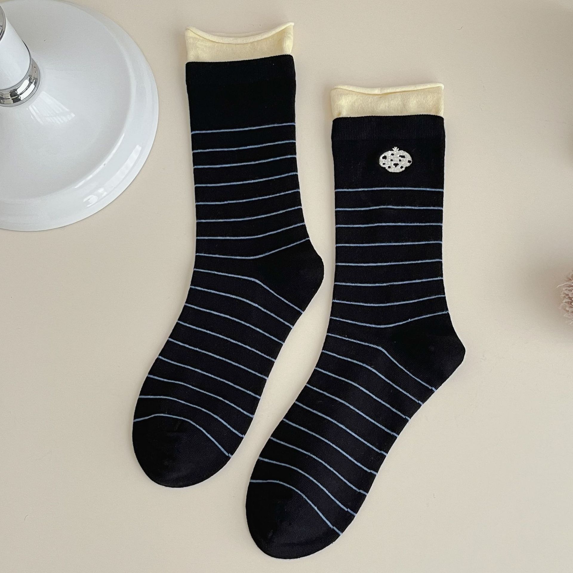 

Contrasting Socks, Socks, Korean Maillard, Curled Hemming, Double Luo Mouth, Cartoon Embroidery, Boneless Cotton Piled Socks One size fits all чорний