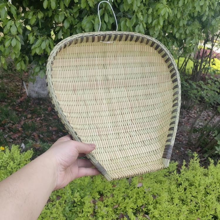 Bamboo Weaving Winnowing Basket for Washing Rice and Vegetables, Draining, and Drying - Handmade Green Bamboo Strips for Home and Restaurant Use