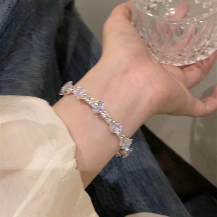 Stylish Geometric Zirconia Bracelet For Women Perfect For Gifting Special Occasions