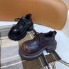 2025 Herbst neue Schwerindustrie neue Politurfarbe Modedesign vielseitige kleine Lederschuhe Plateau Britischer Stil Retro Damenschuhe