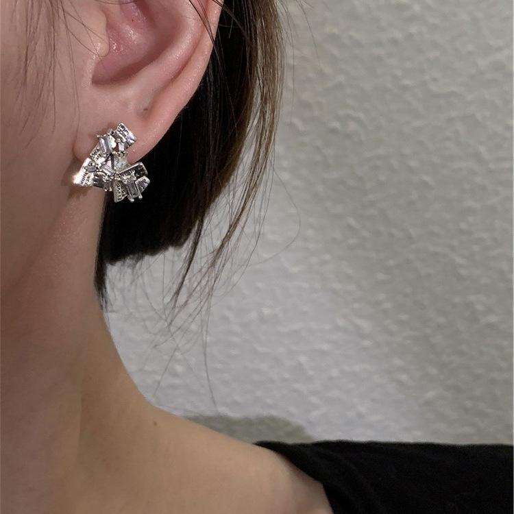 S925 Sterling Silver Hip Hop Broken Love Heart Stud Earrings Retro Fashion and Personalized Alphabet Letter Earrings Dark Disco Dancing Earrings