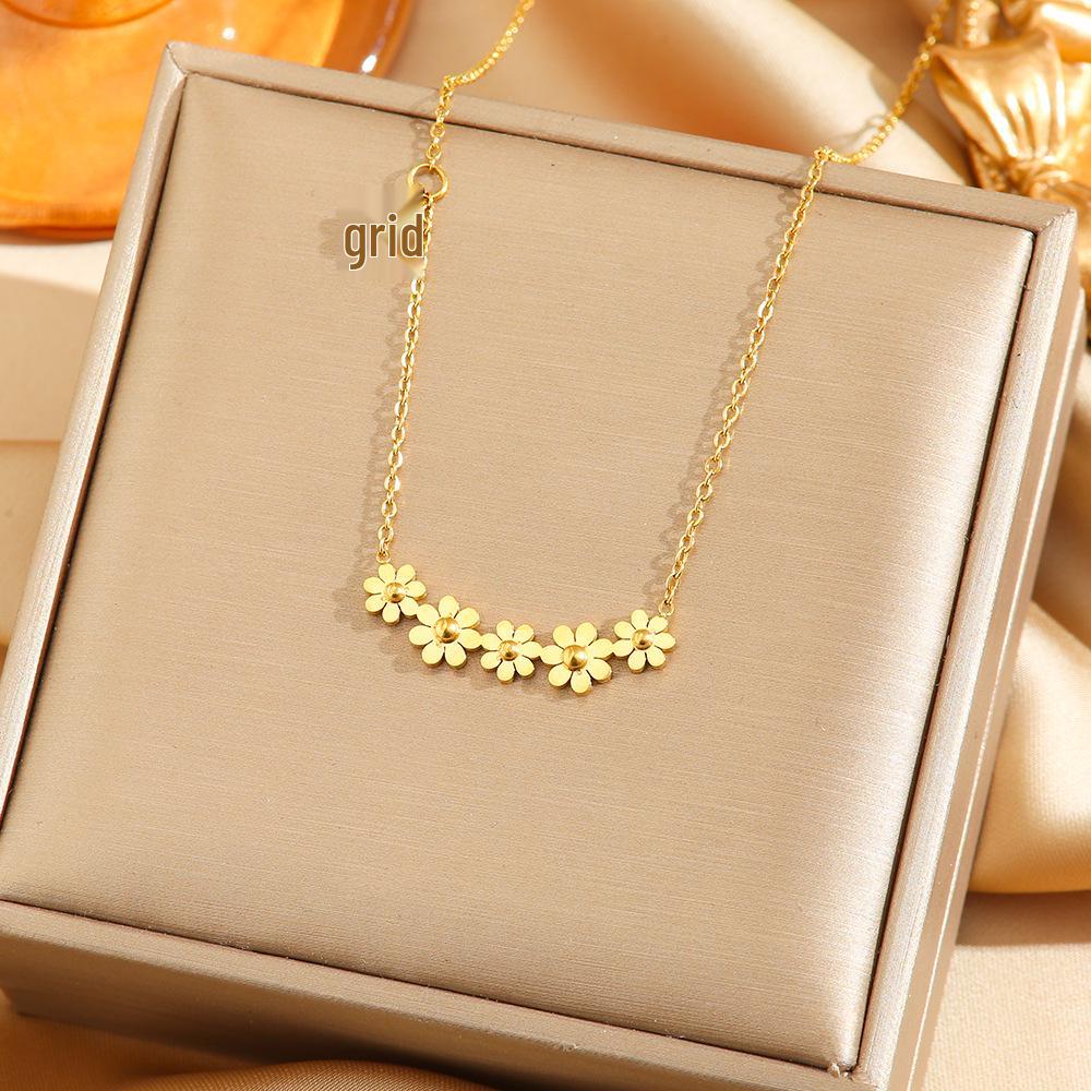Exquisite 18K Gold-Plated Titanium Steel Necklace - Women's Clavicle Chain Jewelry, Fade-Resistant