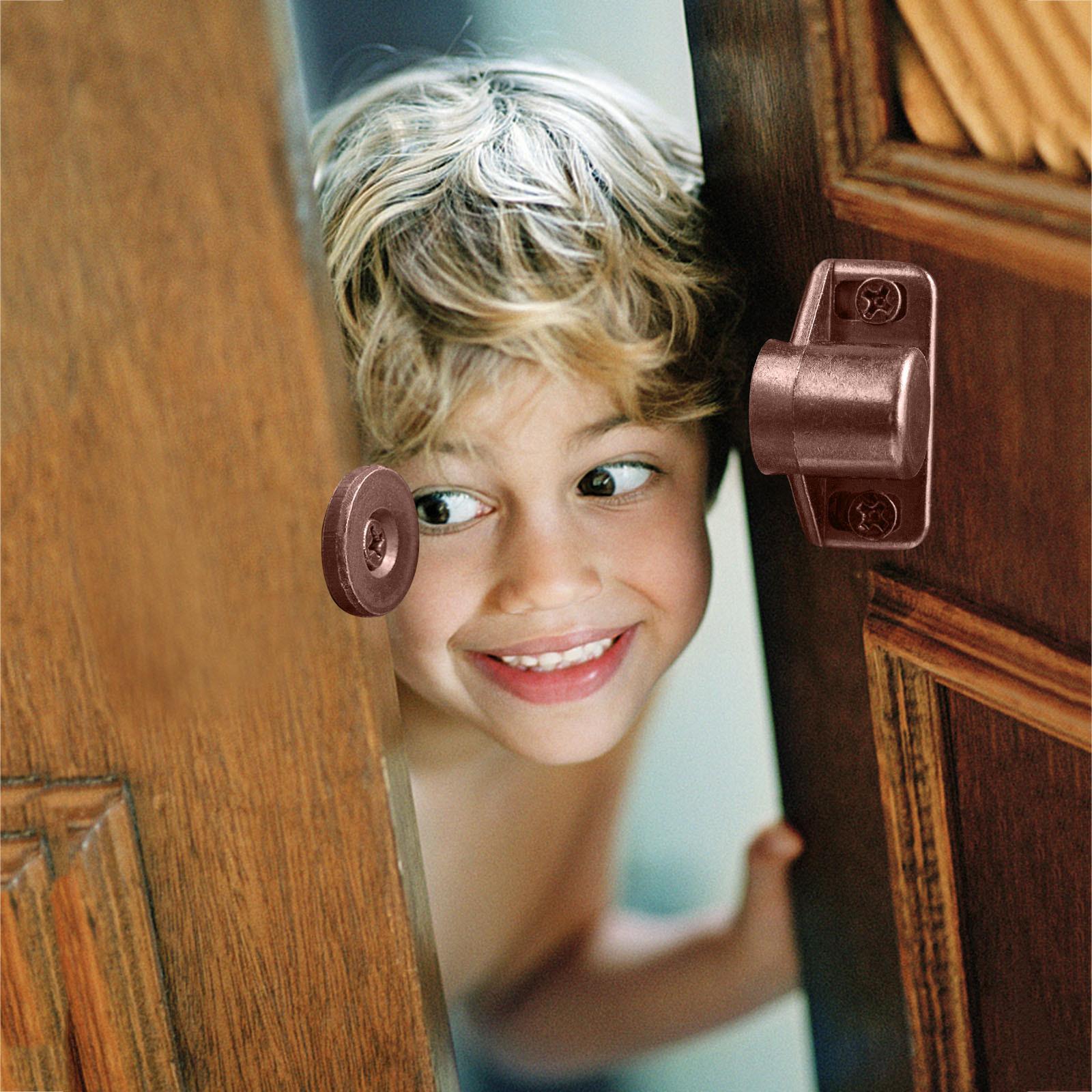 

Магнитная дверца шкафа черного тона запирает оборудование с сильным неодимовым магнитом винный