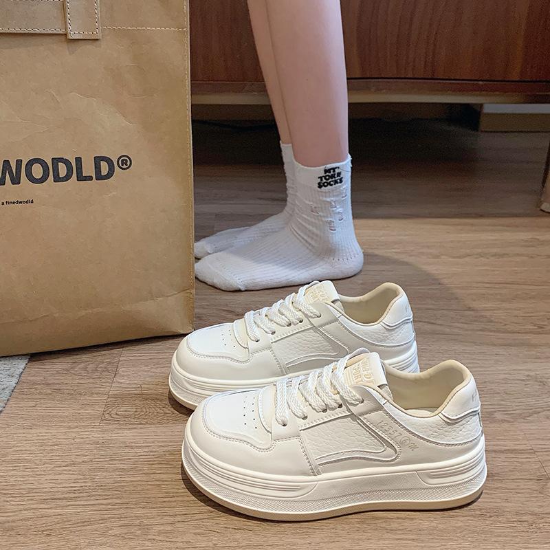 Korean version of little white shoes women's board shoes in the autumn of 2025 new round head thick sole heightening low-top casual shoes women's s