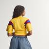 adidas Orijinaller SS25 Kolombiya Yeniden Yapılandırılmış Geri Getirme V Yaka Çizgili Renk Bloklu Kısa Kollu Futbol Forması Kadın üstleri KE2294