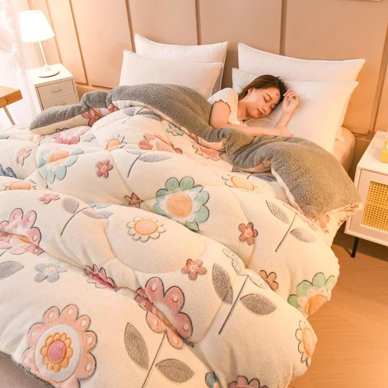 Superior Warm Fabric Double-sided Velvet Blanket Thick Warm Delicate and Soft Quilt Plush Single Students Dormitory Comforter