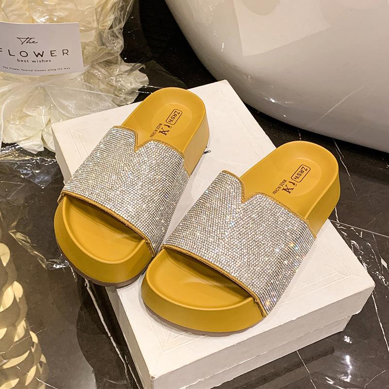 2025 summer new Korean version of fashion and leisure one-word drag rhinestone muffin thick-bottomed beach one-foot cool slippers