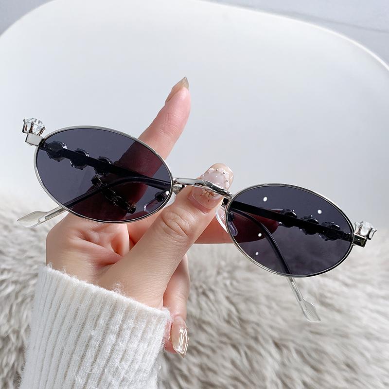 Protective Glasses Fashion Small Oval Sunglasses Shine Crystal Decoration Sun Glasses Uv400 Alloy Frame Design Glasses Shades