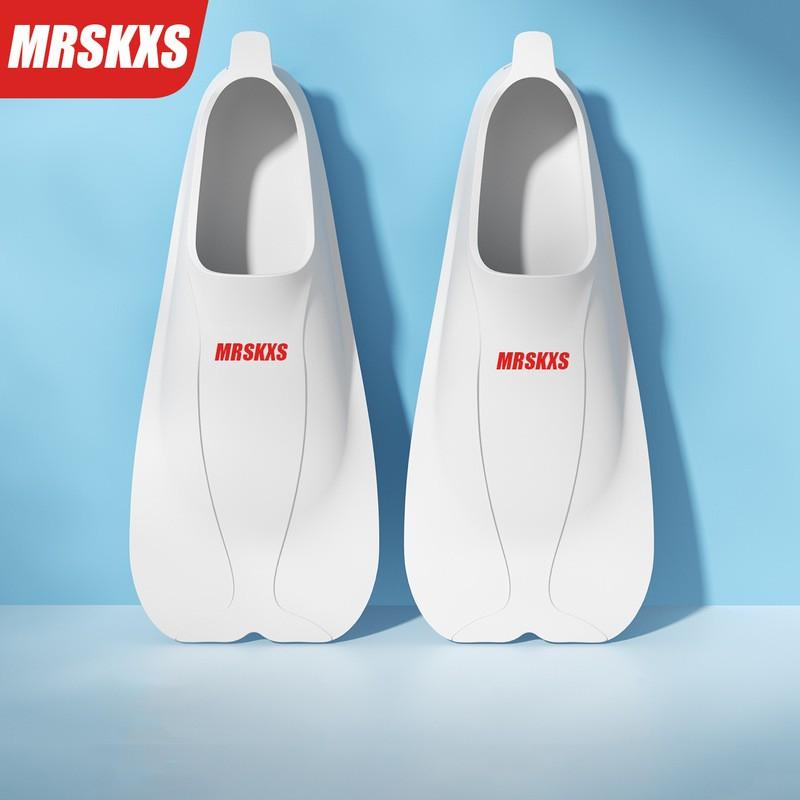 Īsas niršanas pleznas ar rokas airiem