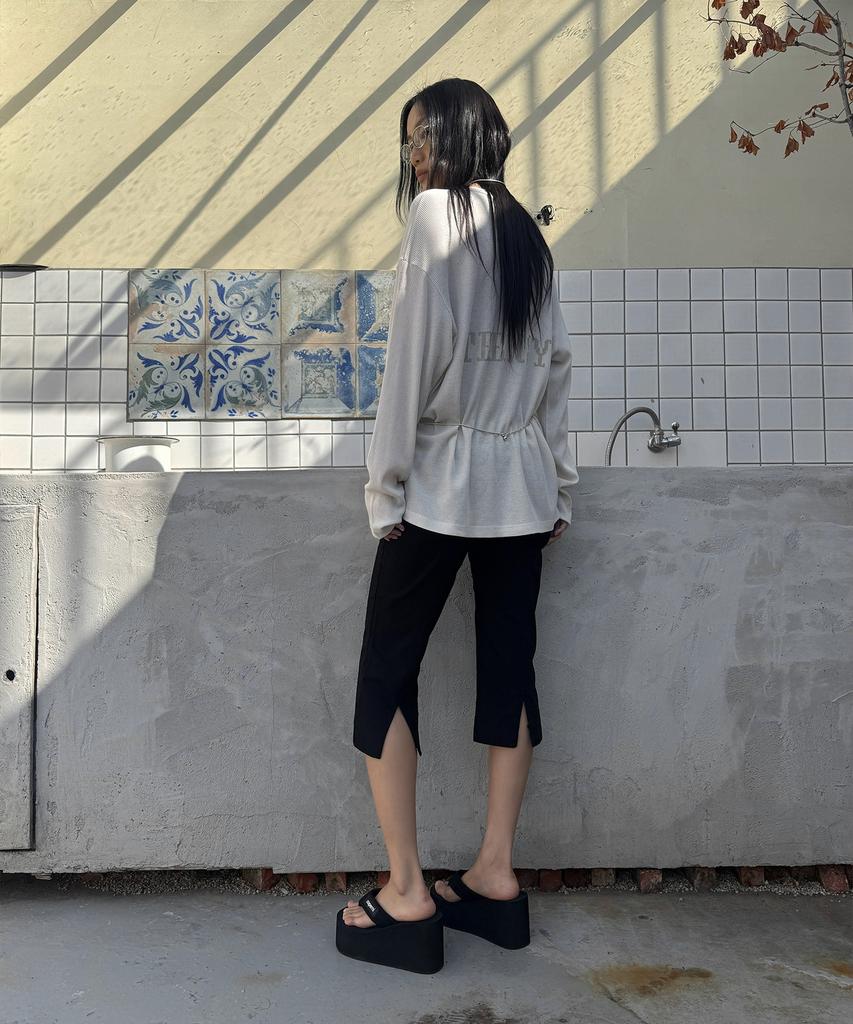 Tinsi Back Slit Capri Pants (Black)