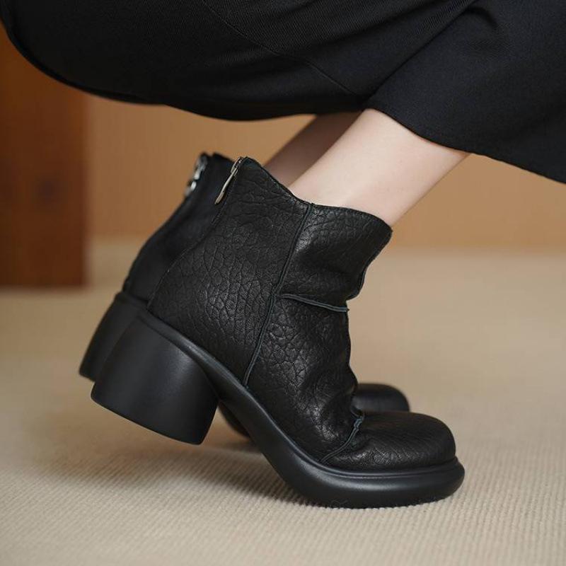 Autumn and winter women's leather boots medium heel sheepskin large size women's boots rear zipper thick sole new versatile leather low boots women