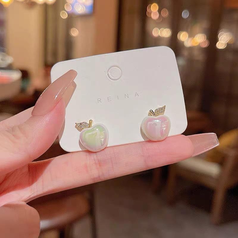 Simple high-end design niche temperament stud earrings women's light luxury fashion personalized earrings exquisite versatile sweet cool earrings
