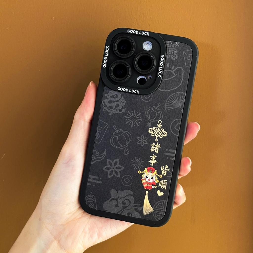 Leather is suitable for Apple 17promax16 premium sense 14 sets, dragon pattern 15 New Year's red and black mobile phone case.