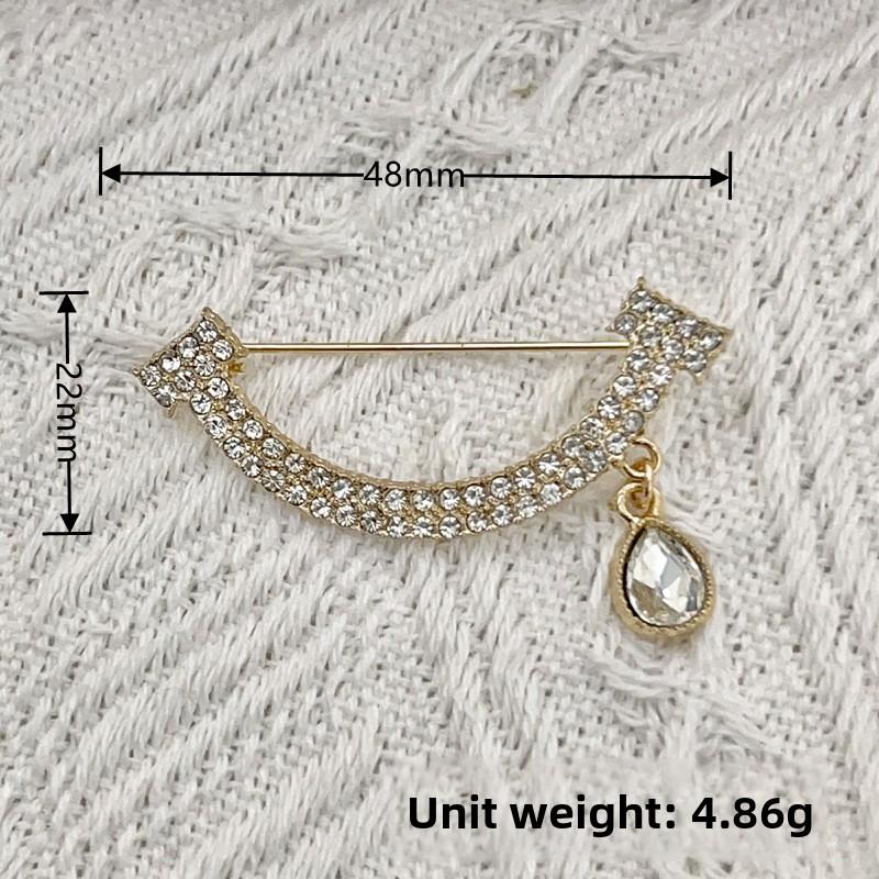 1PCS Simple Smile Brooch Anti-exposure Chest Buckle Clothing Collar Accessories Waist Change Artifact Waist Pin Scarf Buckle