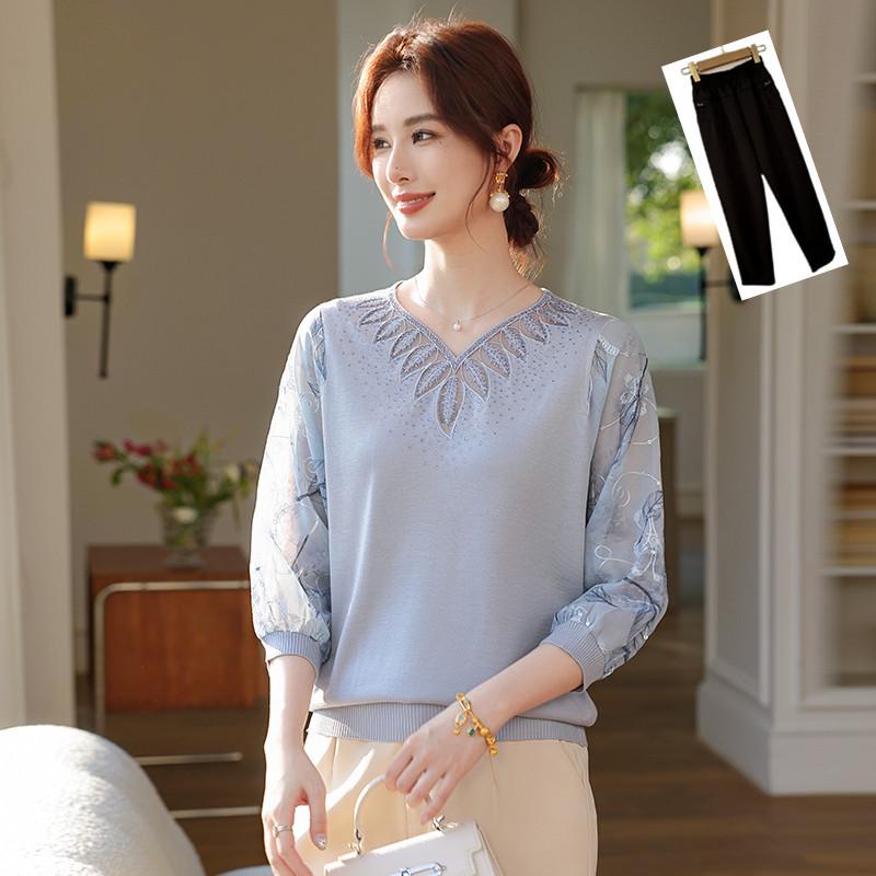 Mom's Spring V-neck Knit Top with Gauze Sleeves, Stylish Thin Layer for Middle-aged and Elderly Women.
