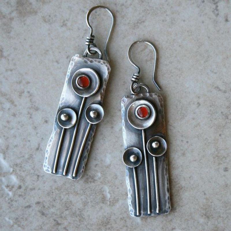 

Новые модные ювелирные женские серьги